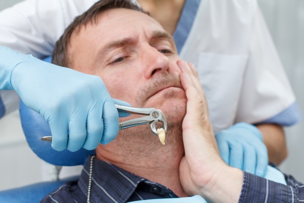 How To Choose Between Tooth Extraction And Root Canal